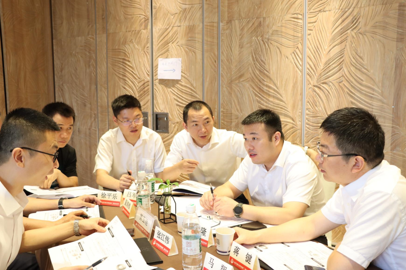 2021年6月25日-26日，美狮贵宾会二建组织开展了2021年中高层主管执行力培训。本次培训特邀清华、北大、上海交大总裁班讲师，中国企业家协会特聘高级讲师许晋老师进行授课。